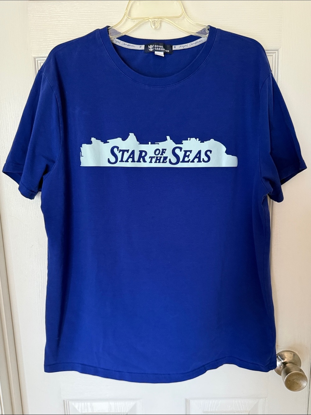 ROYAL CARIBBEAN Men’s L Blue Star of the Seas shirt